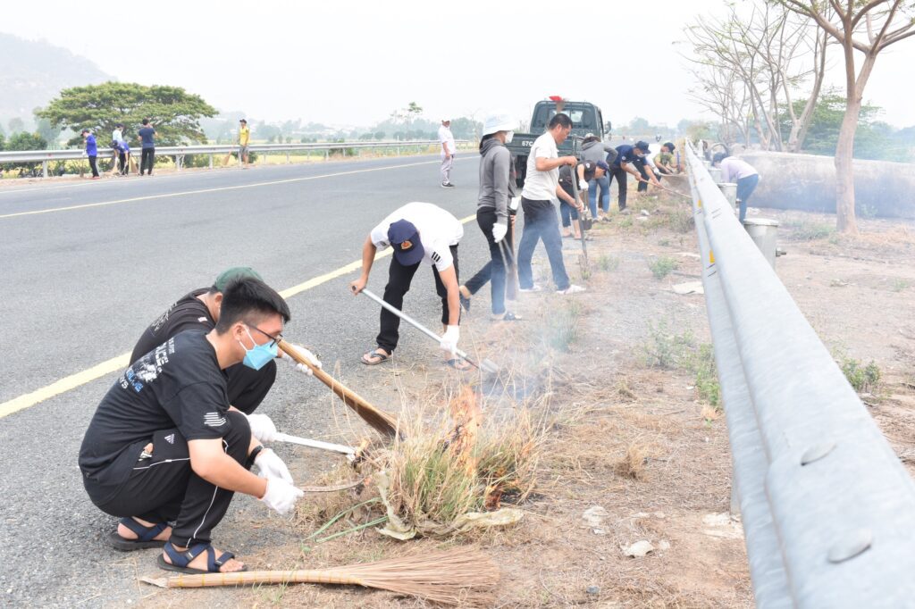 Vệ sinh môi trường  “Chào mừng Đại hội Công đoàn Ban Quản lý Khu du lịch quốc gia Núi Sam nhiệm kỳ 2023 – 2028”