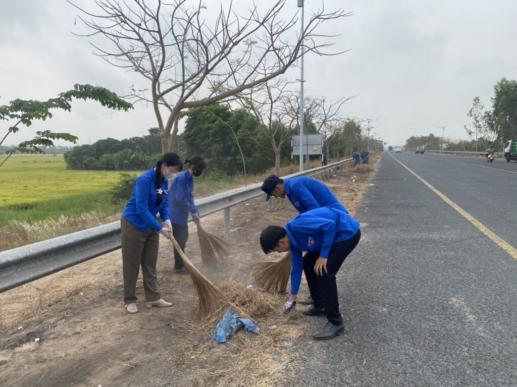 PHẦN VIỆC THÁNG THANH NIÊN – CHUNG TAY LÀM ĐẸP CẢNH QUAN KHU DU LỊCH QUỐC GIA NÚI SAM