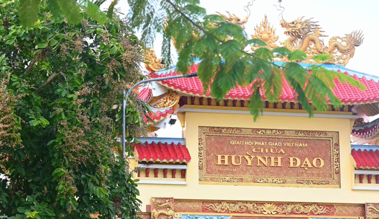 Tham quan chùa Huỳnh Đạo – Ngôi chùa tuyệt đẹp ở An Giang